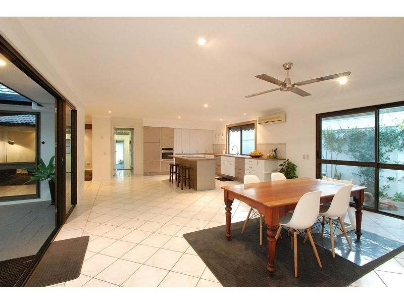 7 Grebe Place, Burleigh Waters QLD 4220