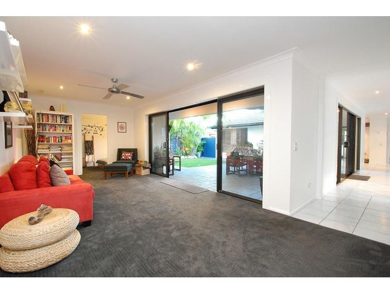 7 Grebe Place, Burleigh Waters QLD 4220