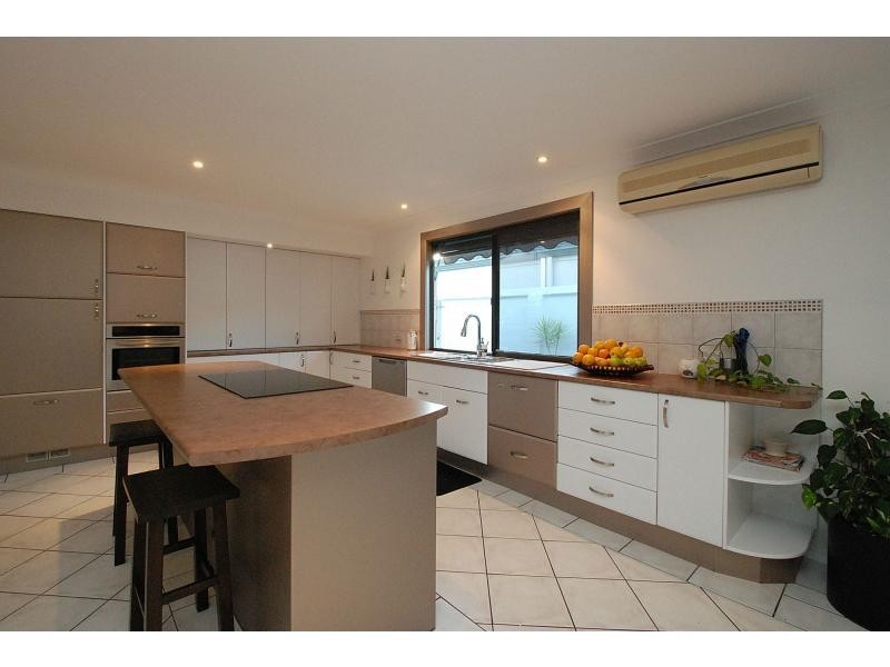 7 Grebe Place, Burleigh Waters QLD 4220