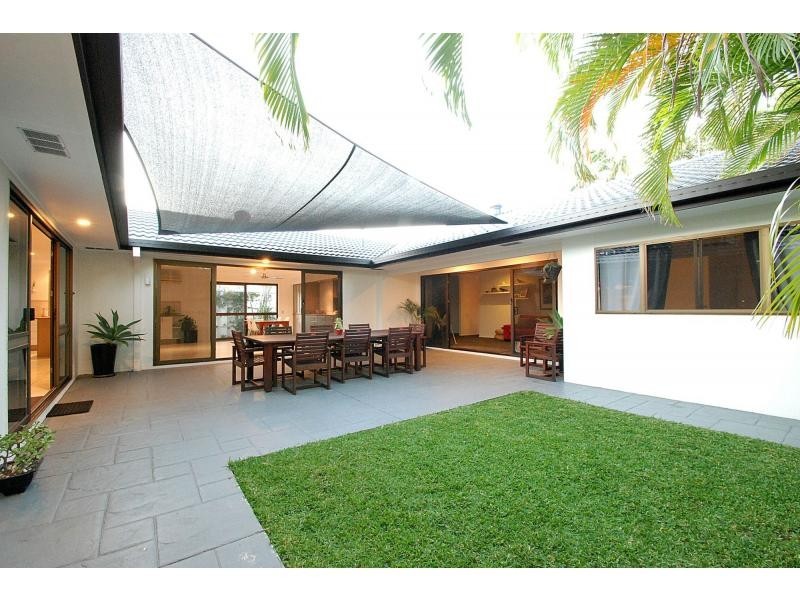 7 Grebe Place, Burleigh Waters QLD 4220