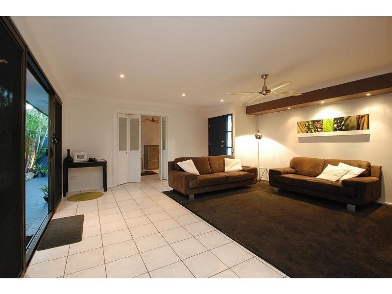 7 Grebe Place, Burleigh Waters QLD 4220