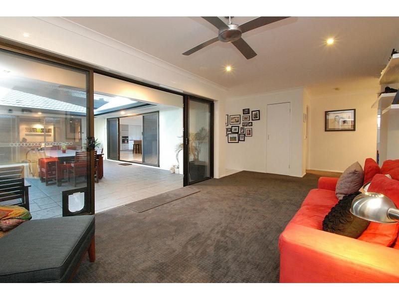 7 Grebe Place, Burleigh Waters QLD 4220