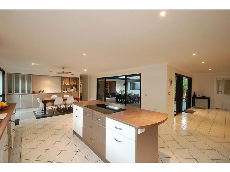 7 Grebe Place, Burleigh Waters QLD 4220