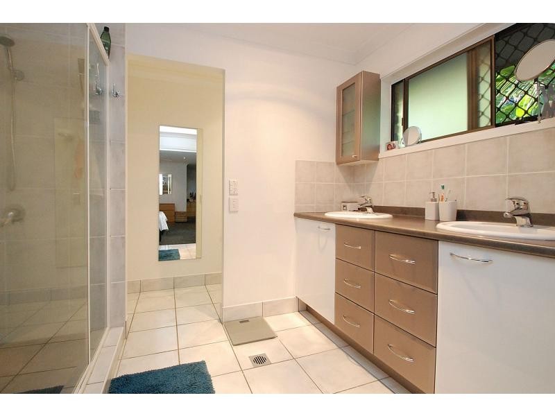 7 Grebe Place, Burleigh Waters QLD 4220