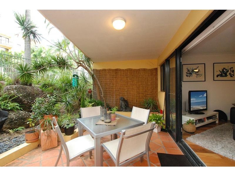 B2/1 Great Hall Drive, Miami QLD 4220