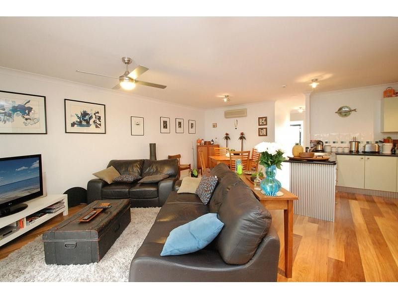 B2/1 Great Hall Drive, Miami QLD 4220