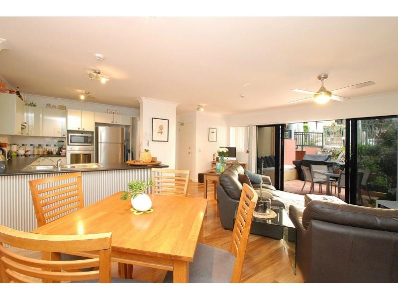 B2/1 Great Hall Drive, Miami QLD 4220