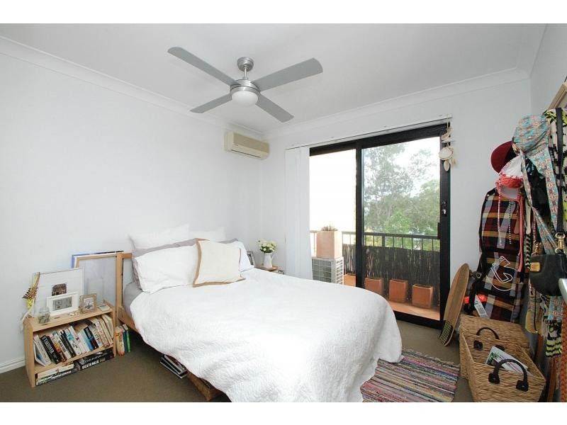 B2/1 Great Hall Drive, Miami QLD 4220