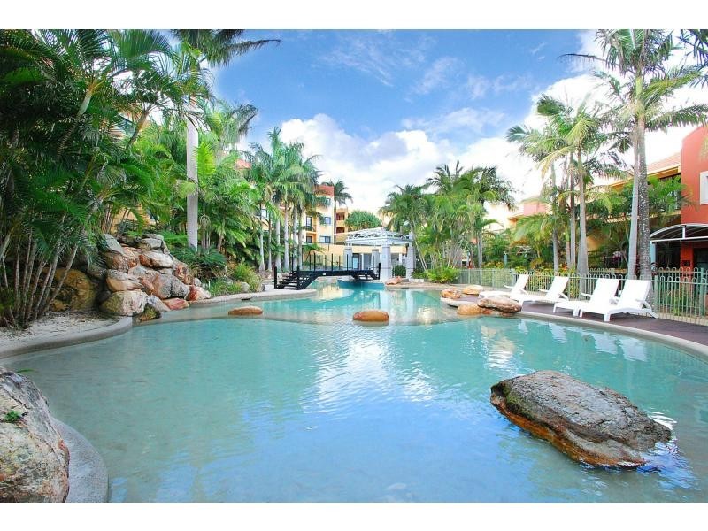 B2/1 Great Hall Drive, Miami QLD 4220