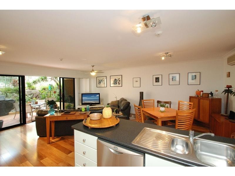 B2/1 Great Hall Drive, Miami QLD 4220