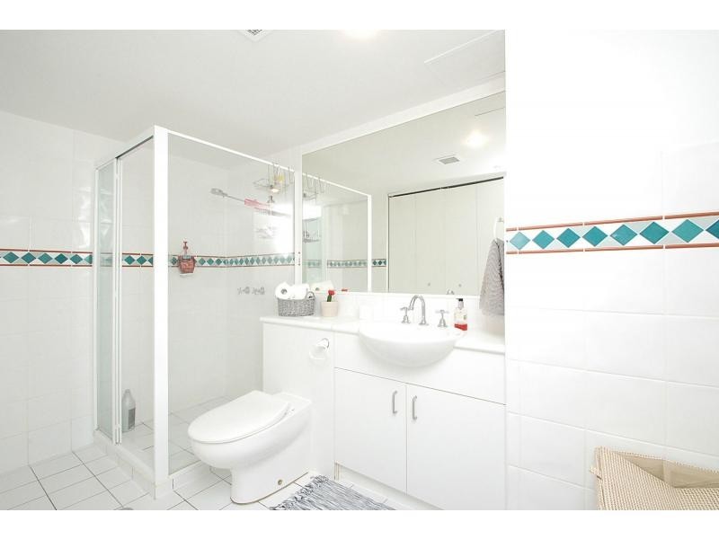 B2/1 Great Hall Drive, Miami QLD 4220
