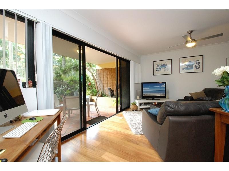 B2/1 Great Hall Drive, Miami QLD 4220
