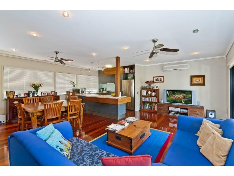 2/15-17 Twenty Second Avenue, Palm Beach QLD 4221