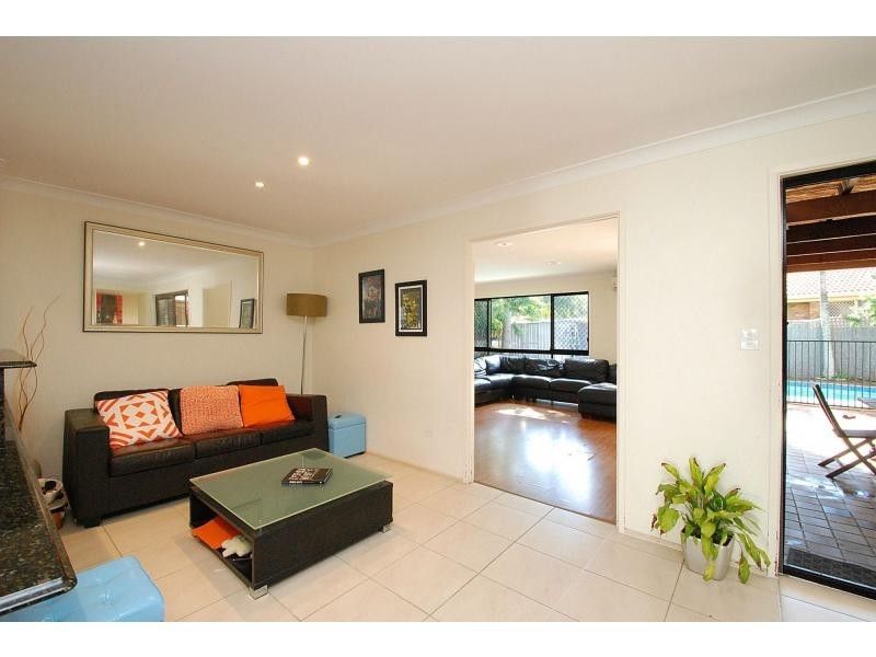 21 Dotterel Drive, Burleigh Waters QLD 4220