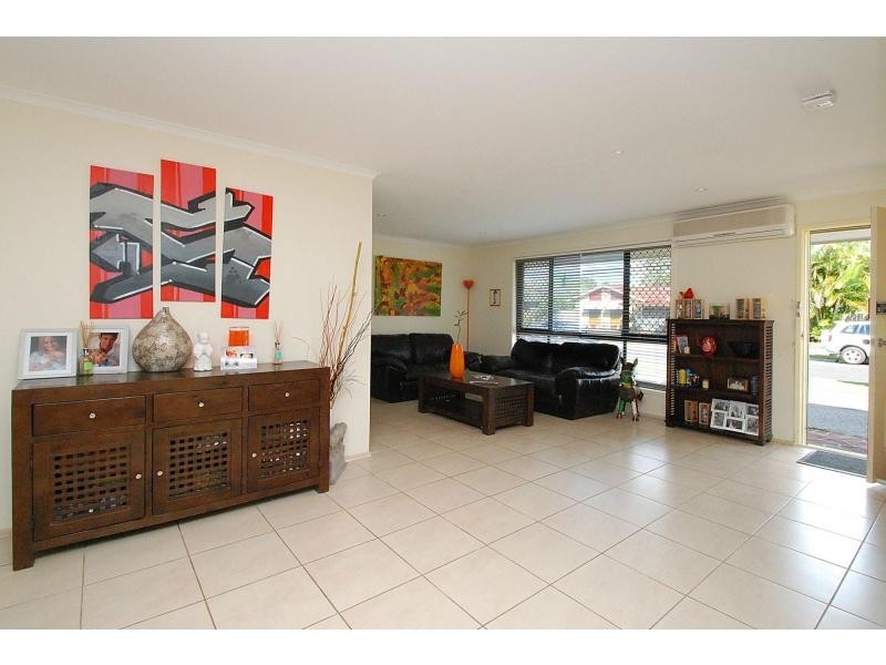 21 Dotterel Drive, Burleigh Waters QLD 4220