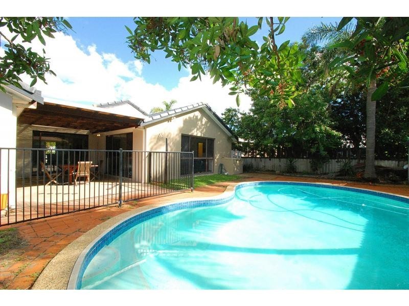 21 Dotterel Drive, Burleigh Waters QLD 4220