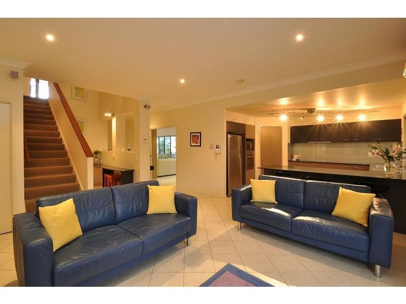 4 Majorca Crescent, Varsity Lakes QLD 4227