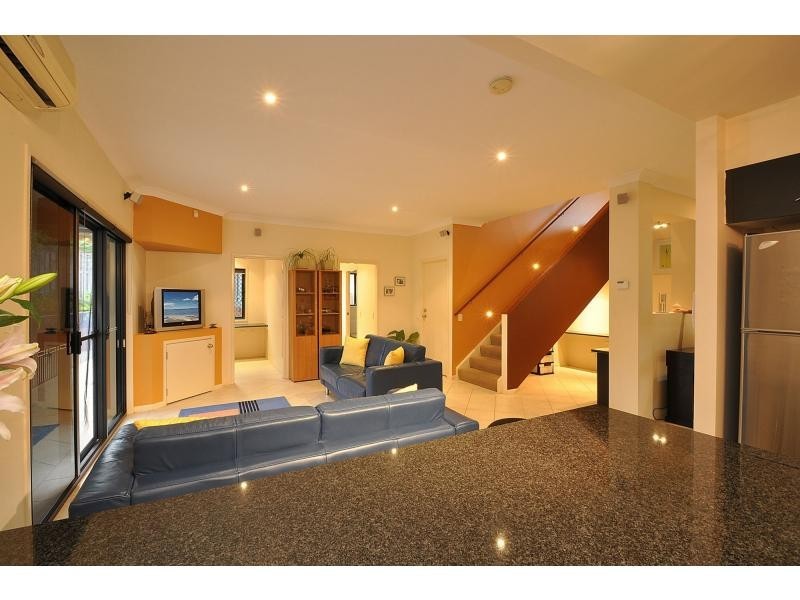 4 Majorca Crescent, Varsity Lakes QLD 4227