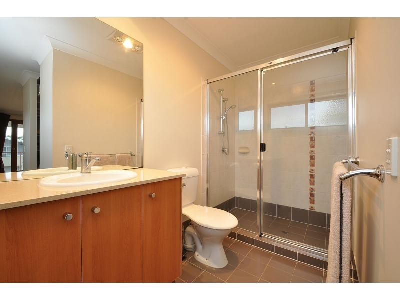 4 Majorca Crescent, Varsity Lakes QLD 4227