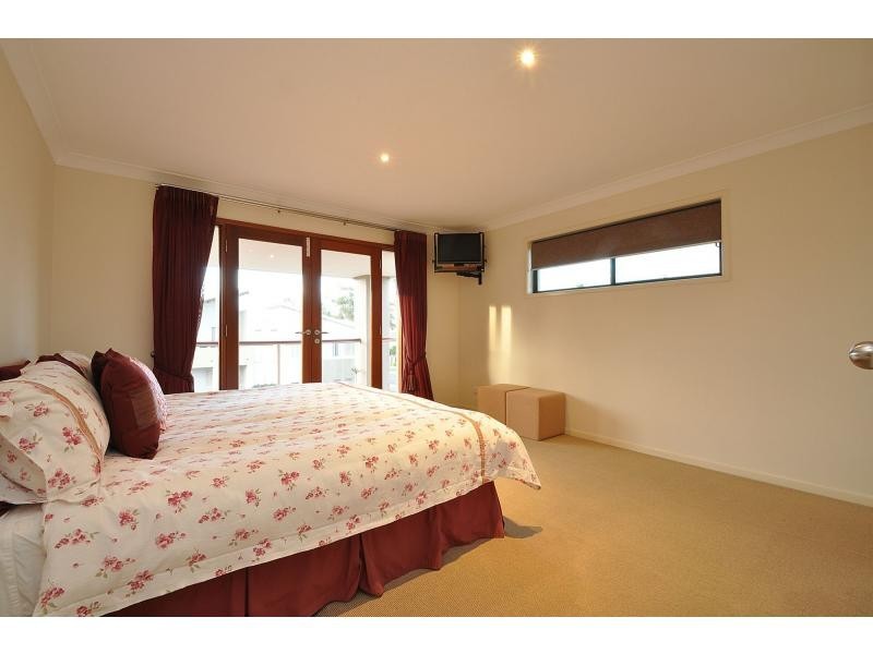 4 Majorca Crescent, Varsity Lakes QLD 4227