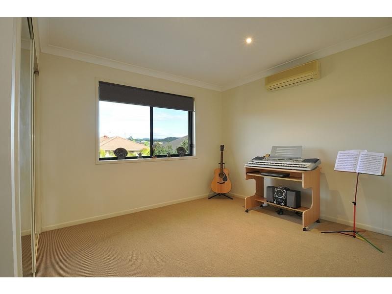 4 Majorca Crescent, Varsity Lakes QLD 4227