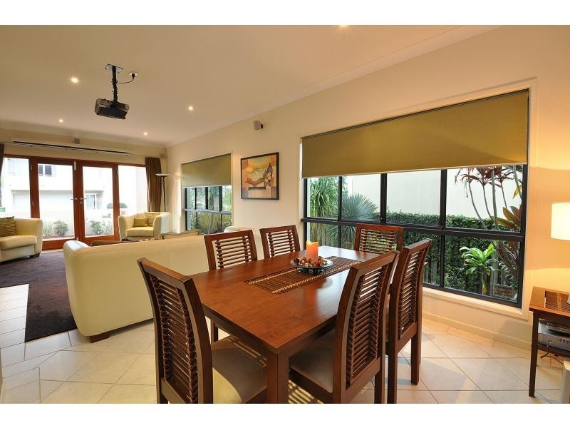 4 Majorca Crescent, Varsity Lakes QLD 4227