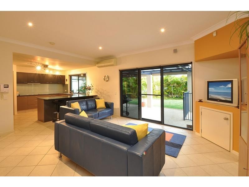 4 Majorca Crescent, Varsity Lakes QLD 4227