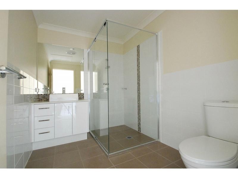 39 South Bay Drive, Varsity Lakes QLD 4227