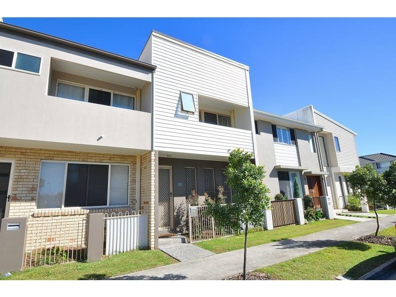 39 South Bay Drive, Varsity Lakes QLD 4227