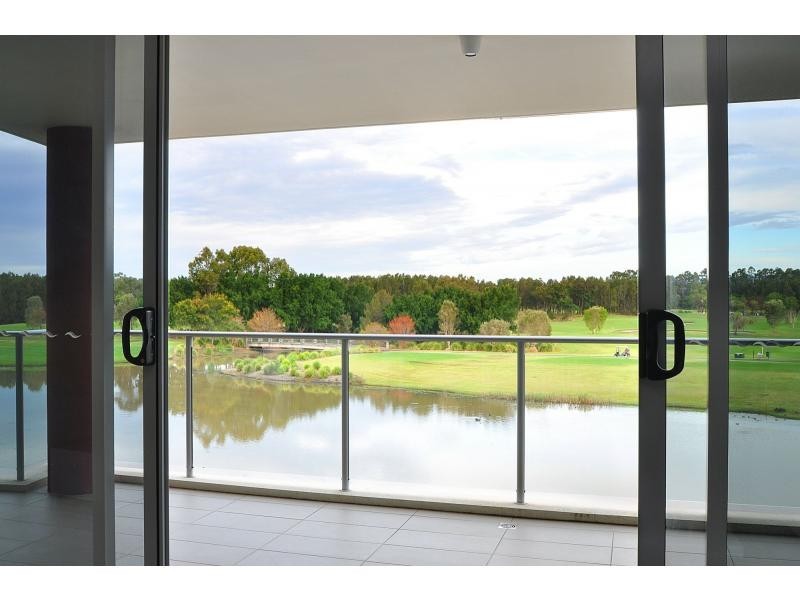 233/135 Lakelands Drive, Clear Island Waters QLD 4226