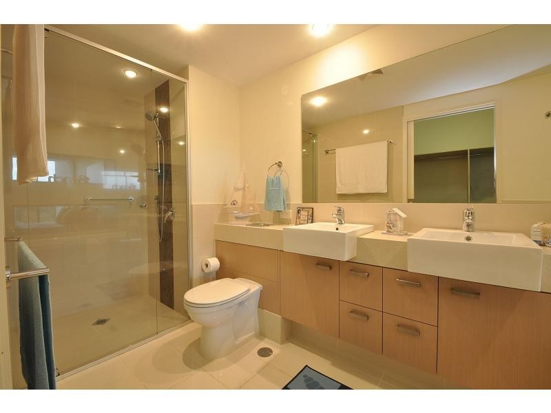 233/135 Lakelands Drive, Clear Island Waters QLD 4226