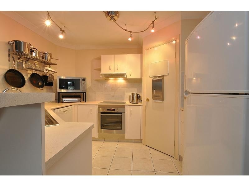 10/2 Stephens Street, Burleigh Heads QLD 4220