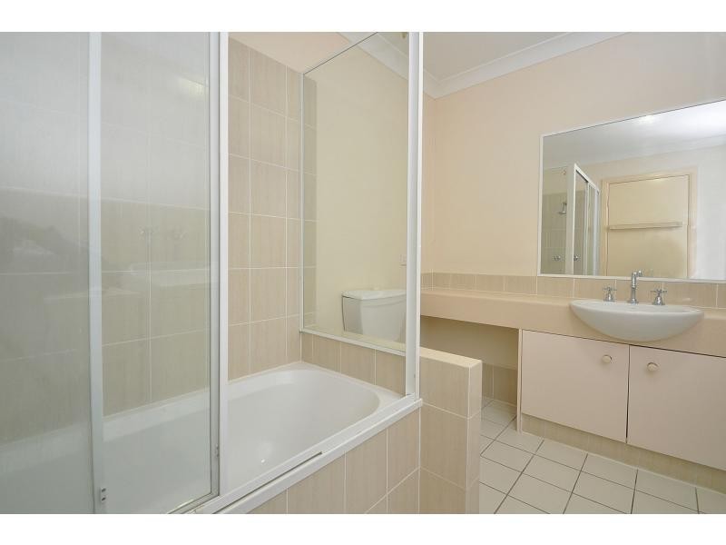 10/2 Stephens Street, Burleigh Heads QLD 4220