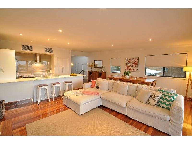 3 East Street, Burleigh Heads QLD 4220