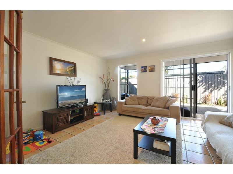 2/72 Nobby Parade, Miami QLD 4220