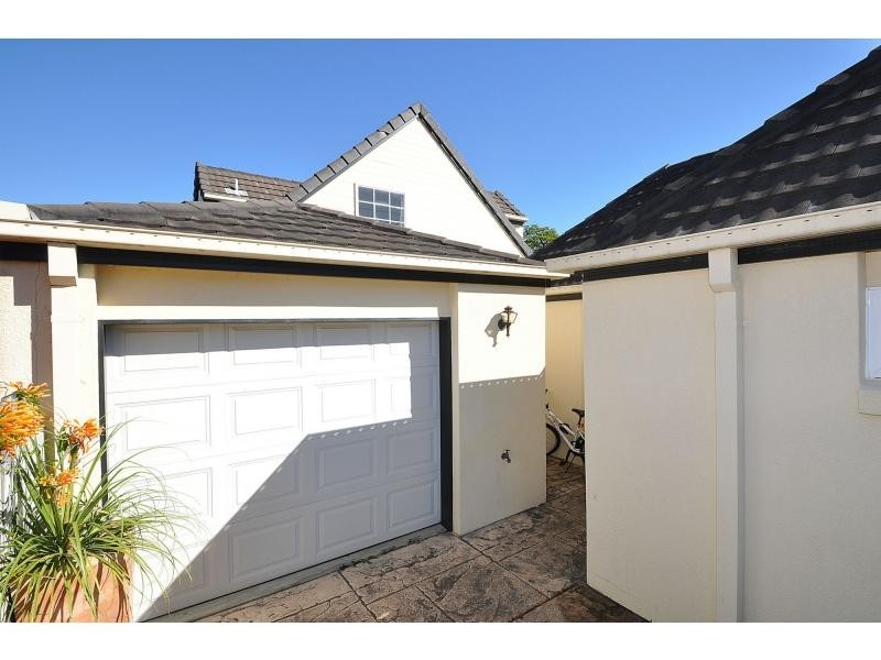 2/72 Nobby Parade, Miami QLD 4220