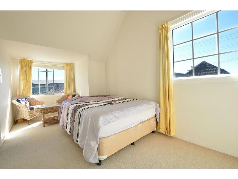 2/72 Nobby Parade, Miami QLD 4220