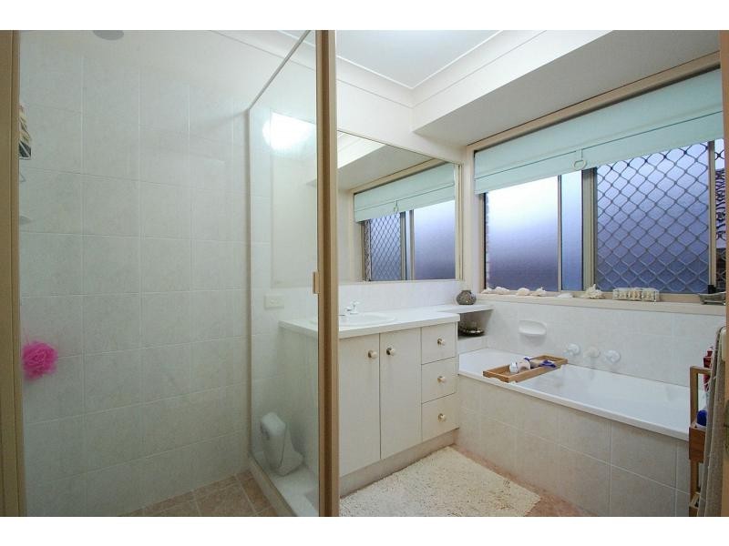 1/4 Ruby Court, Burleigh Waters QLD 4220