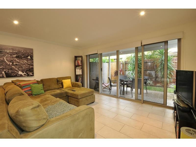 2/41 Dolphin Avenue, Mermaid Beach QLD 4218