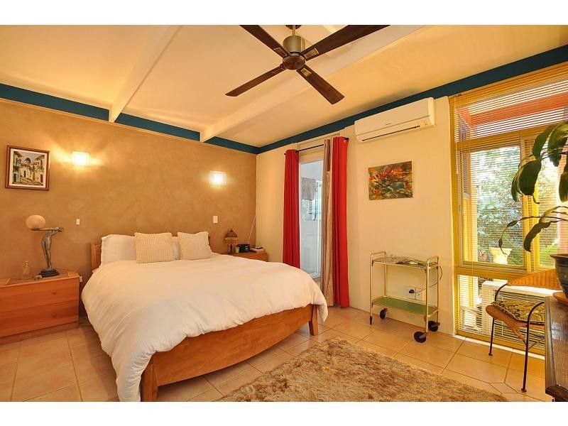 16 Eagle Avenue, Burleigh Waters QLD 4220