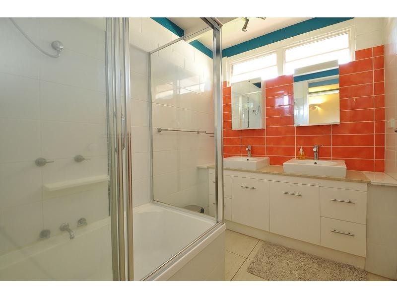 16 Eagle Avenue, Burleigh Waters QLD 4220