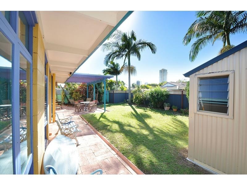 16 Eagle Avenue, Burleigh Waters QLD 4220