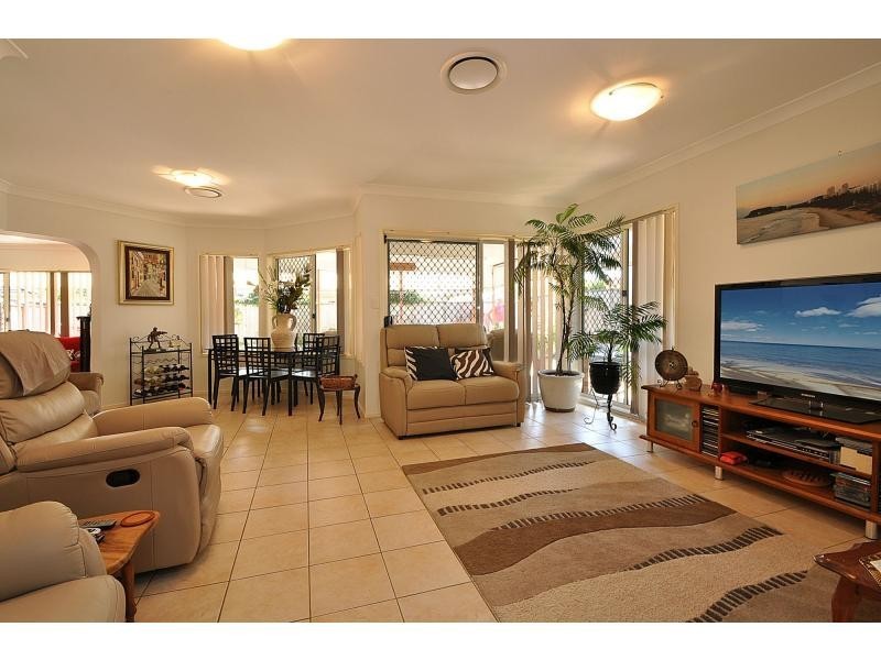 14 Stingray Crescent, Burleigh Waters QLD 4220