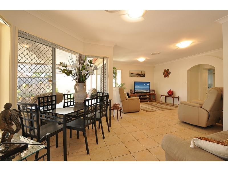 14 Stingray Crescent, Burleigh Waters QLD 4220