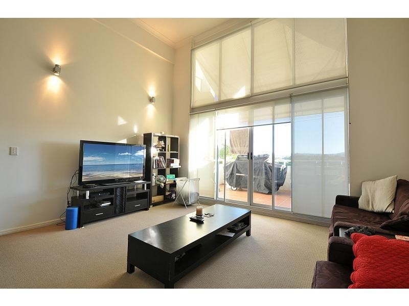 2/2061 Gold Coast Highway, Miami QLD 4220