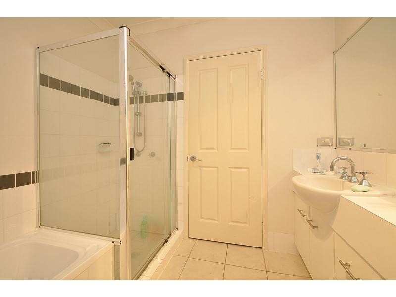 2/2061 Gold Coast Highway, Miami QLD 4220