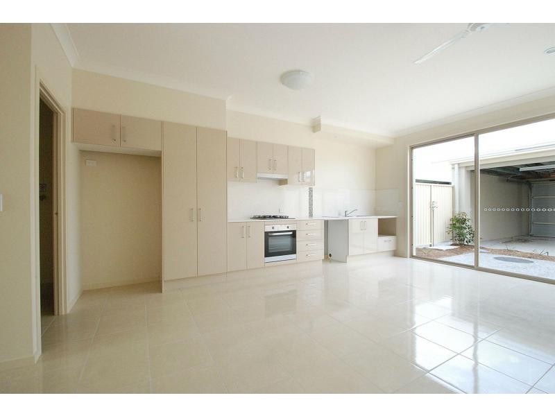 39 South Bay Drive, Varsity Lakes QLD 4227