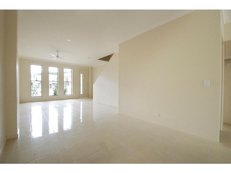 39 South Bay Drive, Varsity Lakes QLD 4227