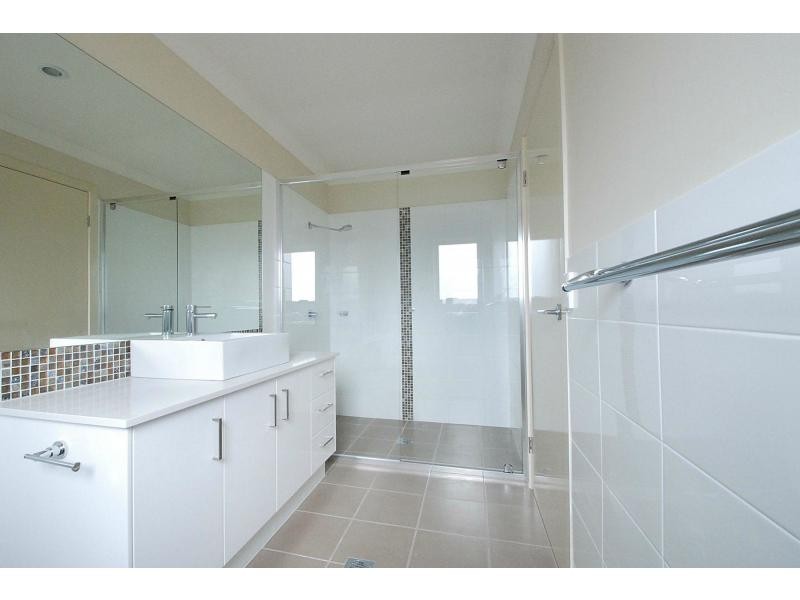 39 South Bay Drive, Varsity Lakes QLD 4227