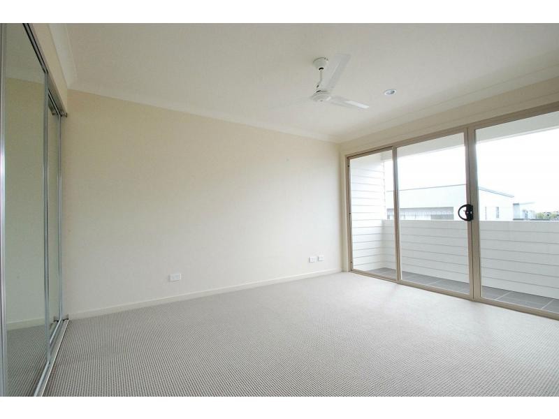 39 South Bay Drive, Varsity Lakes QLD 4227